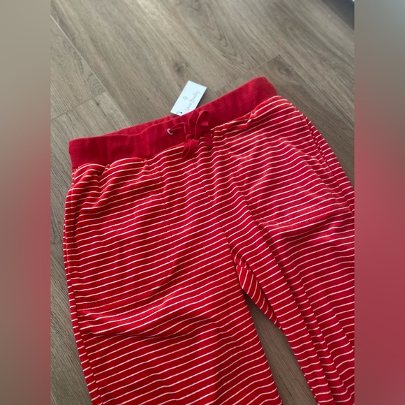 NWT Vera Bradley Velour Cozy Set - Includes Sweatshirt and Joggers - Picture 8 of 8